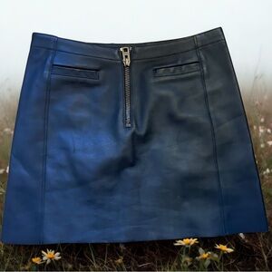 COACH vintage Elegant Black Leather Skirt size 0